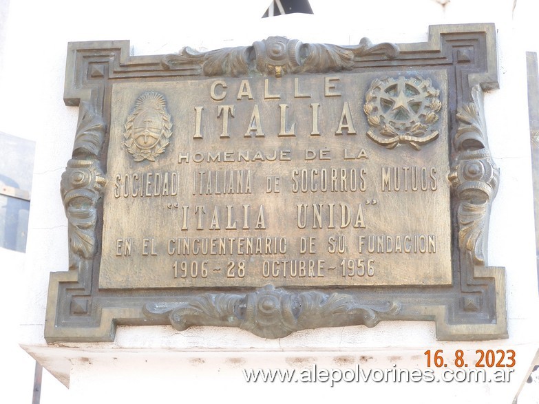 Foto: Salliquelo - Monolito Calle Italia - Salliquelo (Buenos Aires), Argentina