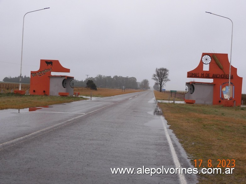 Foto: T. M. Anchorena - Acceso - Tomas Manuel Anchorena (La Pampa), Argentina