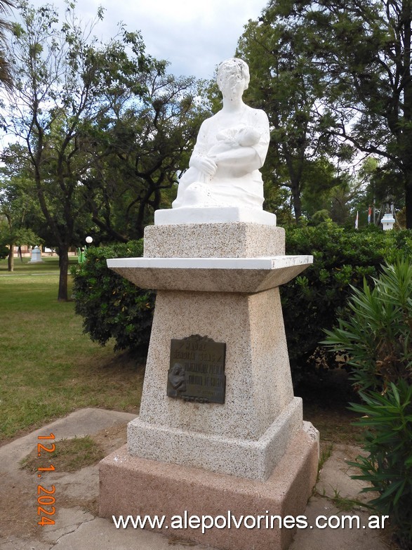 Foto: Crispi - Monumento a la Madre - Crispi (Santa Fe), Argentina