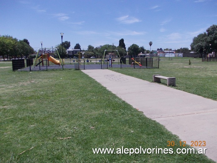 Foto: Grand Bourg - Plaza El Ombú - Grand Bourg (Buenos Aires), Argentina
