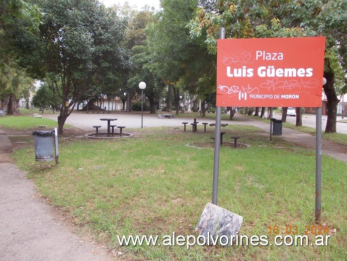 Foto: Haedo - Plaza Luis Güemes - Haedo (Buenos Aires), Argentina