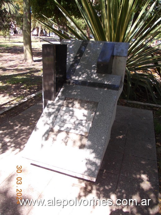 Foto: Haedo - Plaza San Martin - Homenaje Heroes de Malvinas - Haedo (Buenos Aires), Argentina