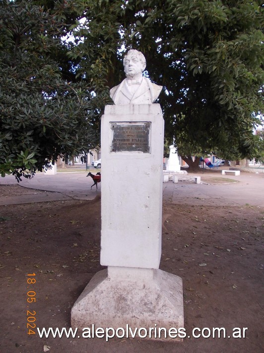 Foto: Haedo - Plaza Rivadavia - Busto Bernardino Rivadavia - Haedo (Buenos Aires), Argentina