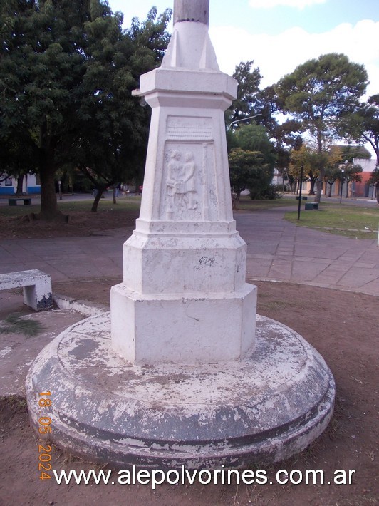 Foto: Haedo - Plaza Rivadavia - Mastil - Haedo (Buenos Aires), Argentina