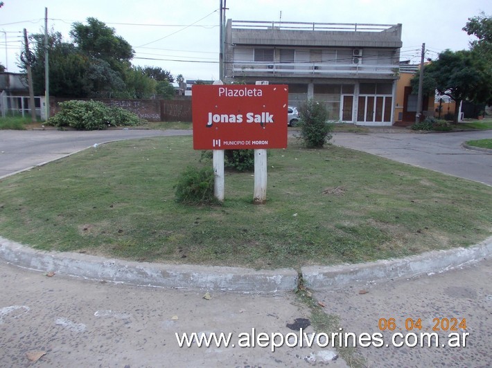 Foto: Morón - Plazoleta Jonas Salk - Moron (Buenos Aires), Argentina