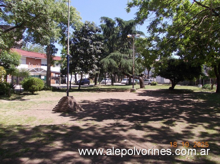 Foto: Moreno - Plaza Calle Paysandu - Moreno (Buenos Aires), Argentina