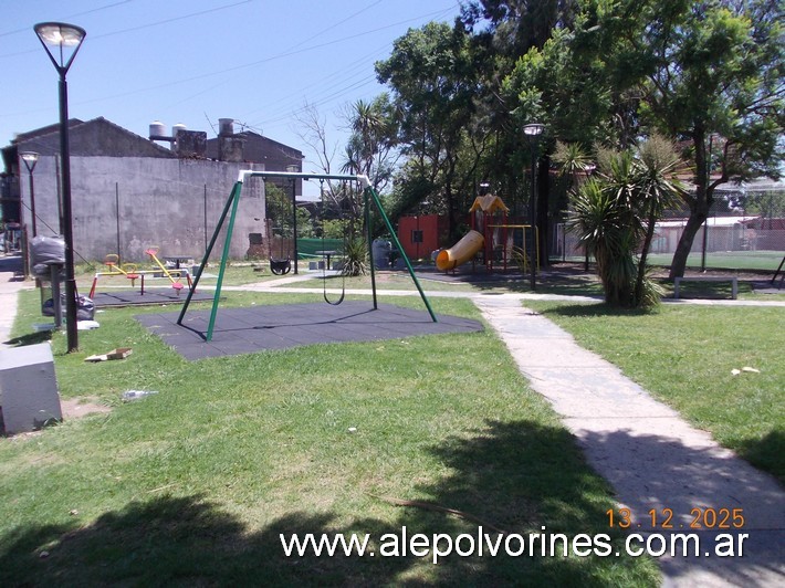 Foto: Plazoleta Av Juan Domingo Peron y Artigas - Villa de Mayo (Buenos Aires), Argentina