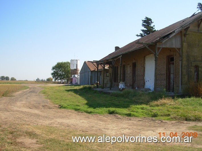 Foto: Estación Tres Algarrobos - Tres Algarrobos (Buenos Aires), Argentina