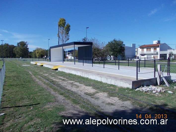 Foto: Tren Universitario - Parada Policlinico - La Plata (Buenos Aires), Argentina