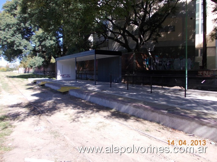 Foto: Tren Universitario - Parada Medicina - La Plata (Buenos Aires), Argentina