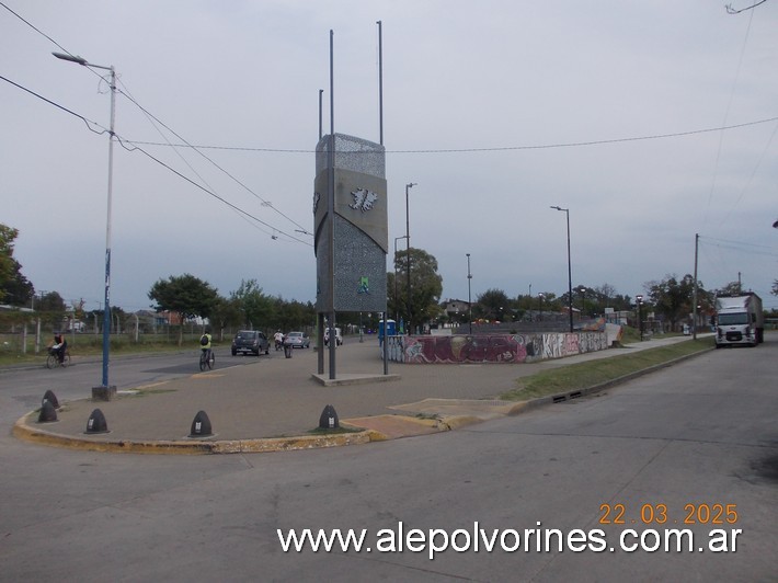 Foto: Grand Bourg - Plaza El Triángulo de los Niños - Grand Bourg (Buenos Aires), Argentina