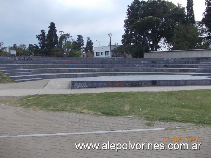 Foto: Grand Bourg - Plaza El Triángulo de los Niños - Grand Bourg (Buenos Aires), Argentina