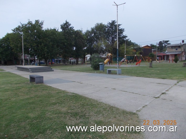 Foto: Grand Bourg - Plaza Domingo Miguel Azar - Grand Bourg (Buenos Aires), Argentina