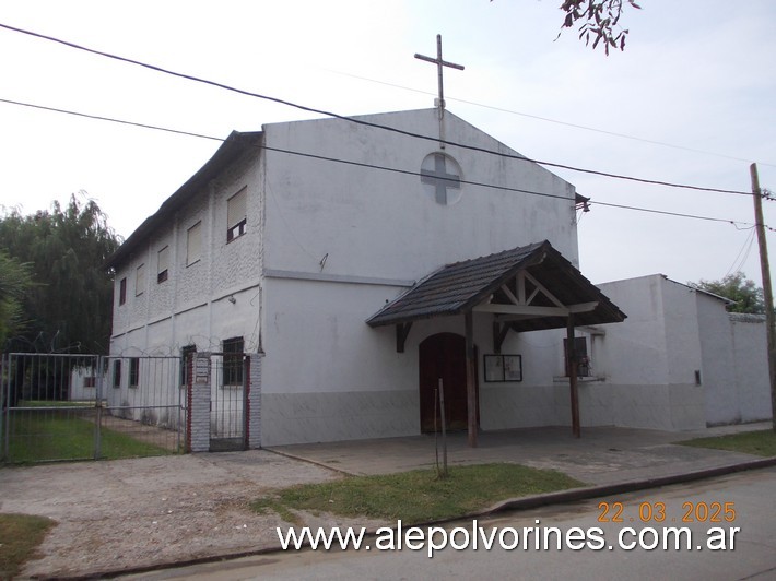 Foto: Grand Bourg - Iglesia Sagrada Familia - Grand Bourg (Buenos Aires), Argentina