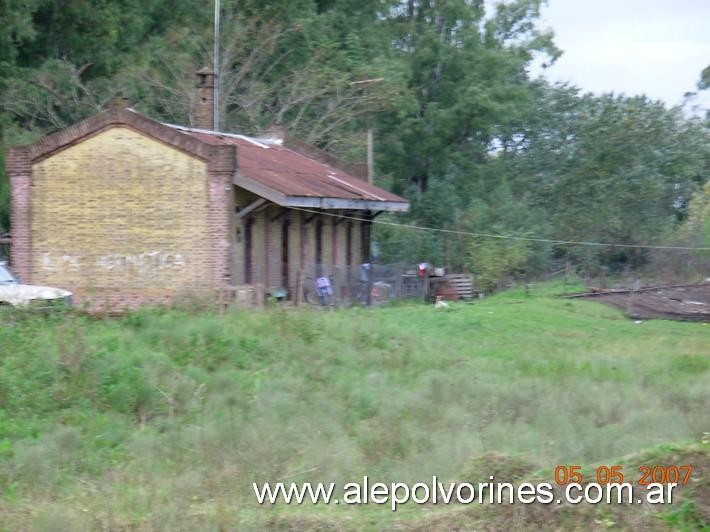 Foto: Estación Villa Numancia - Casa Auxiliares - Guernica (Buenos Aires), Argentina