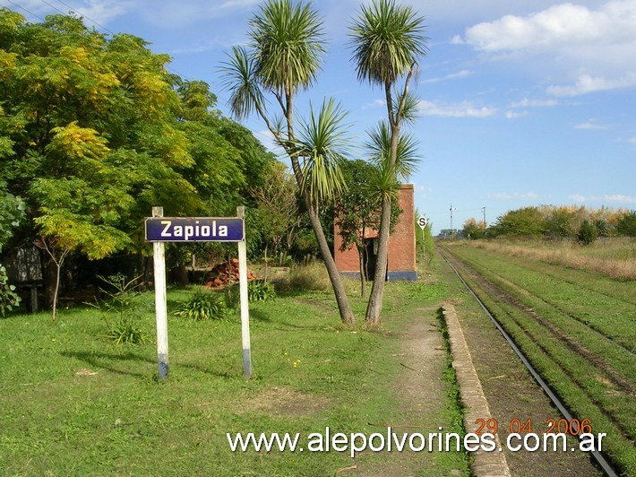Foto: Estacion Zapiola - Zapiola (Buenos Aires), Argentina