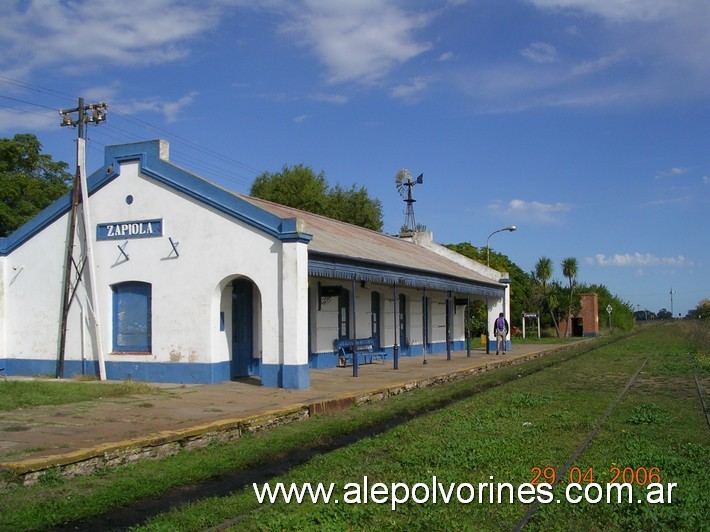 Foto: Estacion Zapiola - Zapiola (Buenos Aires), Argentina