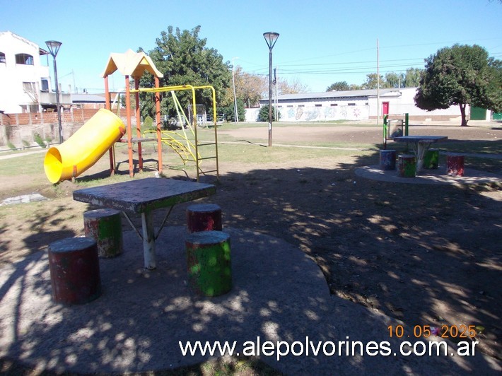 Foto: Grand Bourg - Plaza Los Gitanos - Grand Bourg (Buenos Aires), Argentina