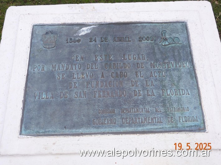 Foto: Florida - Plaza Asamblea - Placa Homenaje Fundacion - Florida, Uruguay