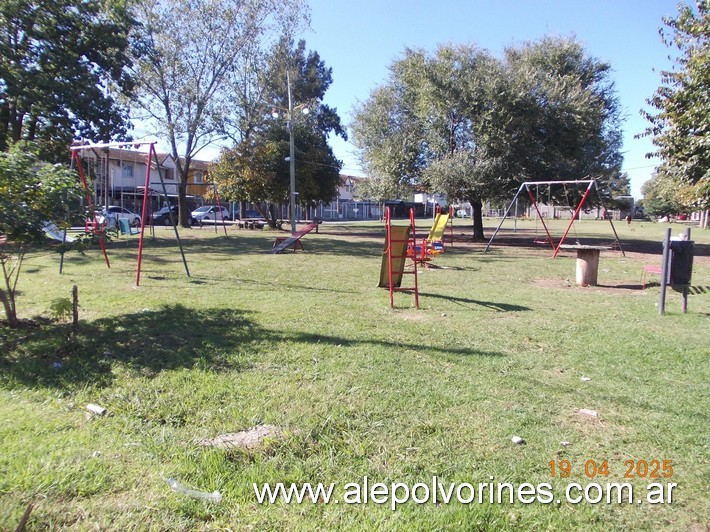 Foto: Grand Bourg - Plaza Sembrando la Esperanza - Grand Bourg (Buenos Aires), Argentina