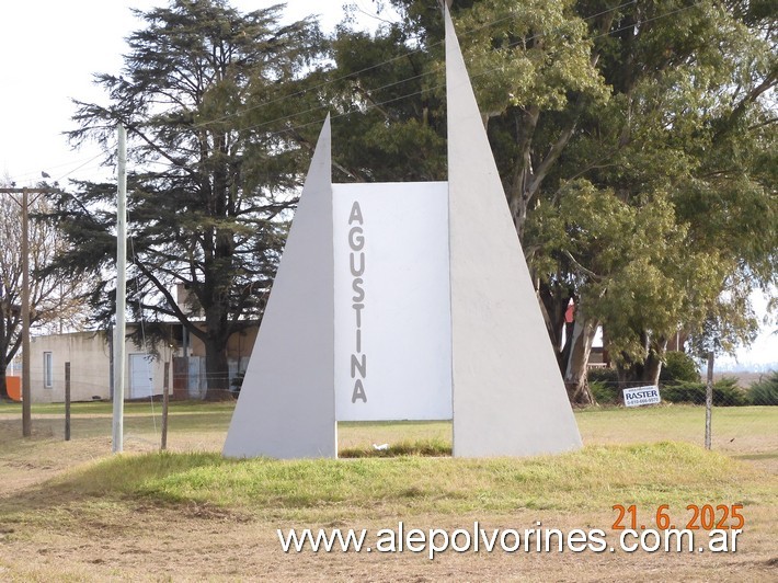 Foto: Agustina - Acceso - Agustina (Buenos Aires), Argentina