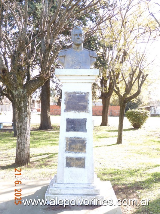 Foto: Fortín Tiburcio - Plaza Islas Malvinas - Busto Gral San Martin - Fortín Tiburcio (Buenos Aires), Argentina