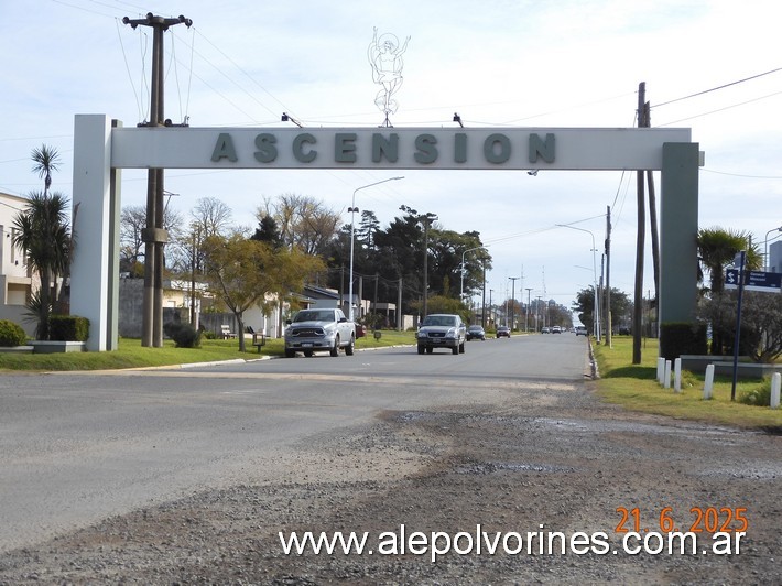 Foto: Ascensión - Acceso - Ascension (Buenos Aires), Argentina