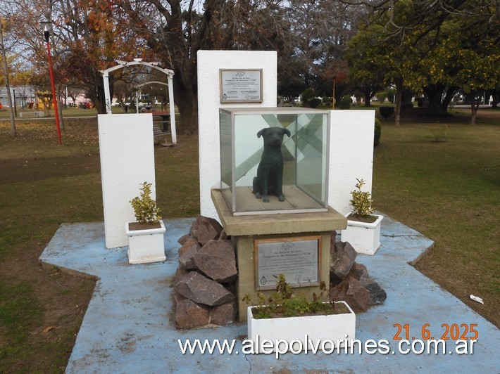 Foto: Ascensión - Monumento al Perro - Ascension (Buenos Aires), Argentina