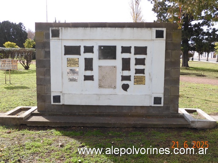 Foto: Ascensión - Plaza Vicente Lopez - Monumento al Bicentenario - Ascension (Buenos Aires), Argentina