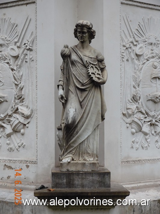 Foto: Monserrat - Pirámide de Mayo - Montserrat (Buenos Aires), Argentina