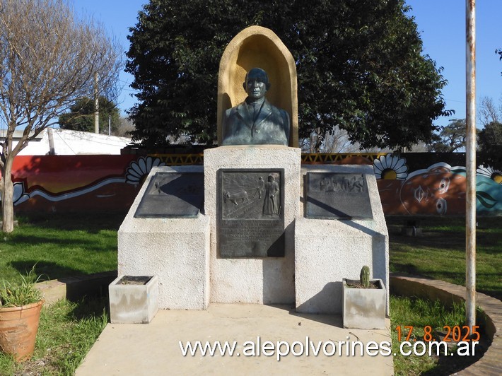 Foto: La Tordilla - Plaza de la Madre - Monumento Cura Brochero - La Tordilla (Córdoba), Argentina