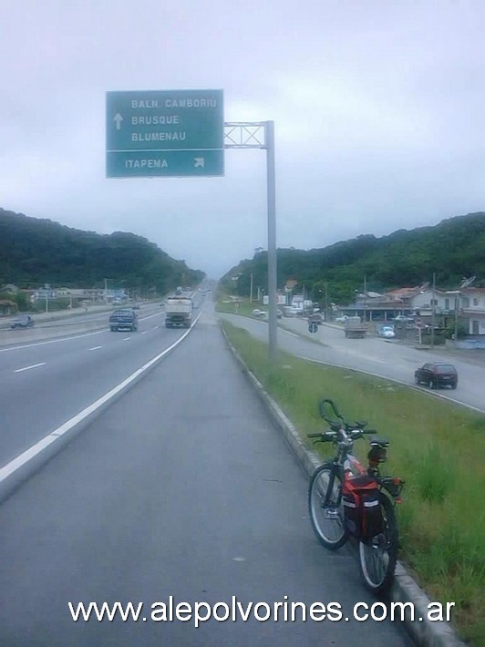 Foto: BR 101 - Bombinhas (Santa Catarina), Brasil