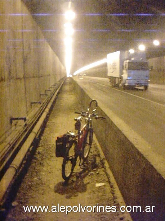 Foto: Balneario Camboriu - Tunel Morro do Boi - Balneario Camboriu (Santa Catarina), Brasil