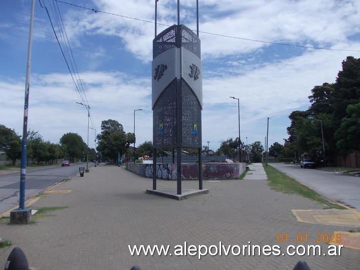Foto: Grand Bourg - Plaza El Triángulo de los Niños - Grand Bourg (Buenos Aires), Argentina