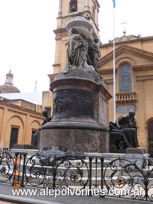 Foto: Montserrat - Mausoleo del General Manuel Belgrano - Montserrat (Buenos Aires), Argentina