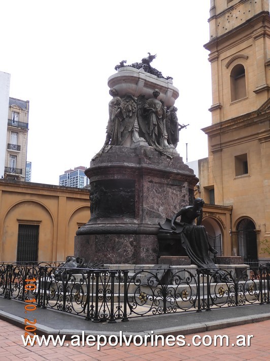 Foto: Montserrat - Mausoleo del General Manuel Belgrano - Montserrat (Buenos Aires), Argentina