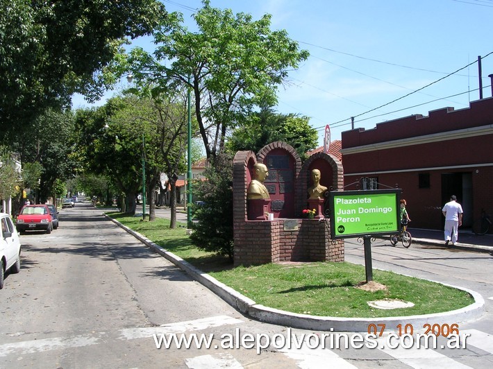 Foto: Villa Martelli - Plazoleta Juan Domingo Peron - Villa Martelli (Buenos Aires), Argentina