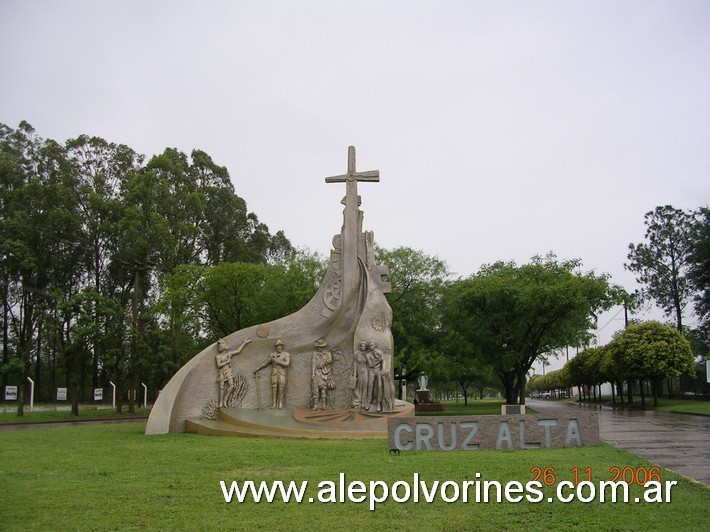 Foto: Cruz Alta - Monumento al Inmigrante - Cruz Alta (Córdoba), Argentina