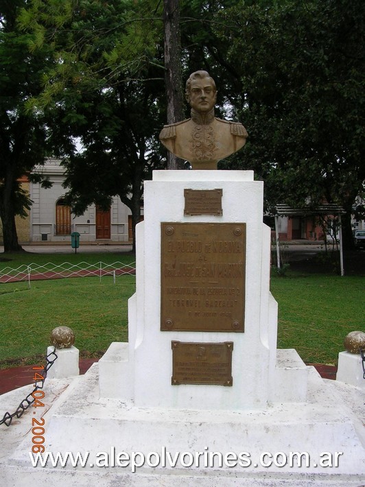 Foto: Nogoyá - Plaza Libertad - Busto General San Martin - Nogoya (Entre Ríos), Argentina