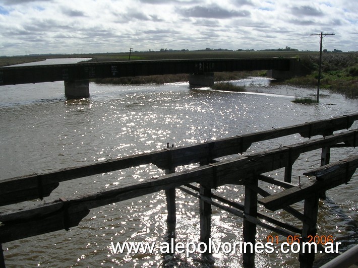 Foto: Ernestina - Restos del puente de madera sobre rio Salado - Ernestina (Buenos Aires), Argentina