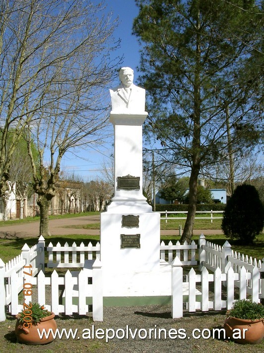 Foto: Carlos Beguerie - Monumento a Carlos Beguerie - Carlos Beguerie (Buenos Aires), Argentina