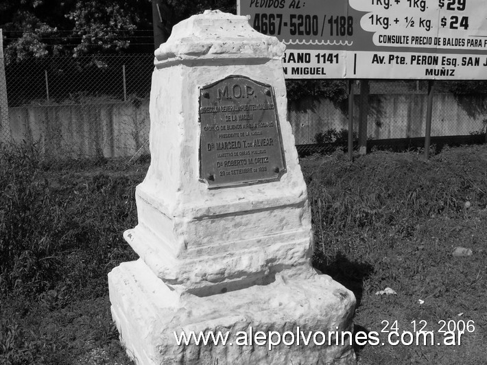 Foto: Muñiz - Monumento Conmemorativo Ruta 8 - Muñiz (Buenos Aires), Argentina