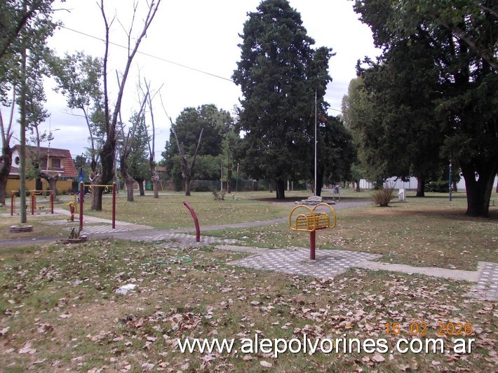Foto: Adolfo Sourdeaux - Plaza Malvinas Argentinas - Adolfo Sourdeaux (Buenos Aires), Argentina