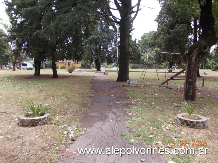 Foto: Adolfo Sourdeaux - Plaza Malvinas Argentinas - Adolfo Sourdeaux (Buenos Aires), Argentina