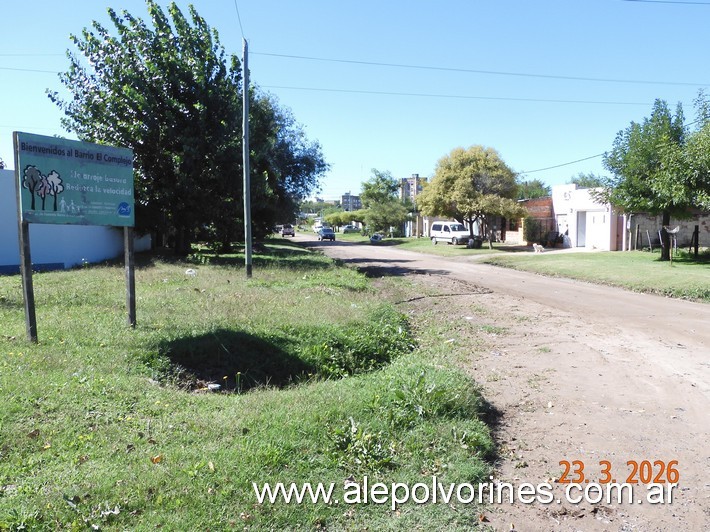 Foto: Bragado - Acceso a Barrio El Complejo - Bragado (Buenos Aires), Argentina