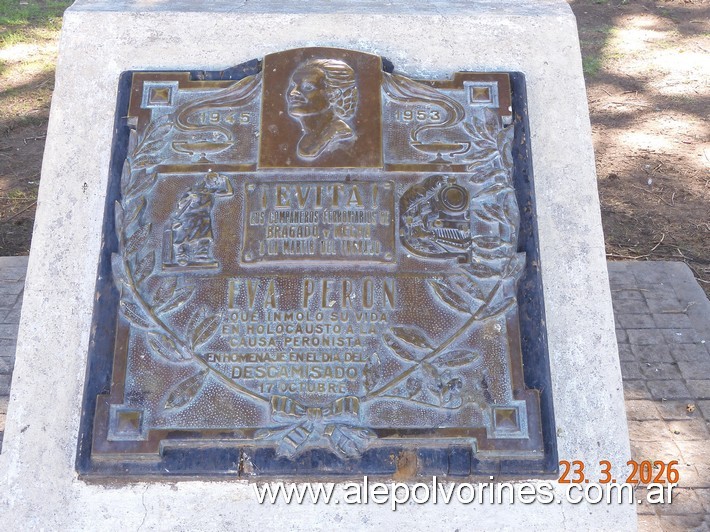 Foto: Bragado - Plaza Eva Peron - Monumento Evita - Bragado (Buenos Aires), Argentina