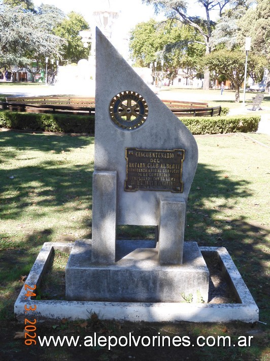Foto: Alberti - Plaza General Arias - Monumento Rotary Club - Alberti (Buenos Aires), Argentina