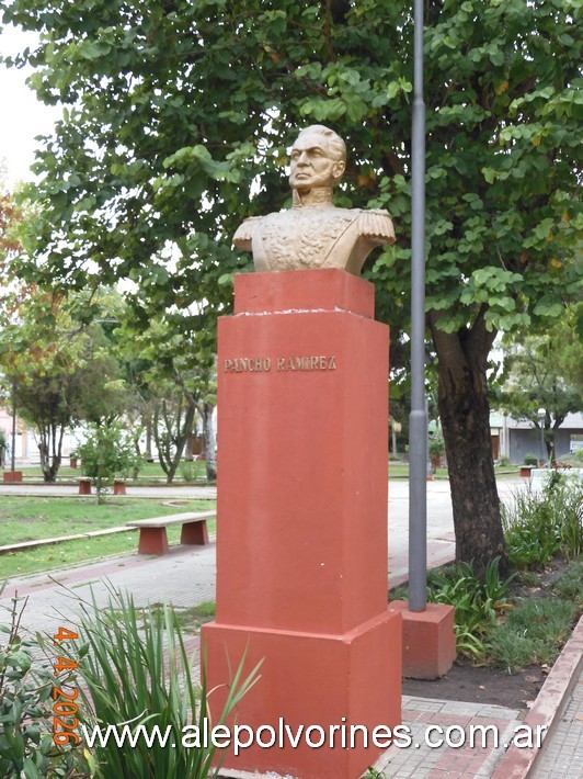 Foto: Gualeguaychú - Plaza Ramírez - Busto Pancho Ramírez - Gualeguaychu (Entre Ríos), Argentina