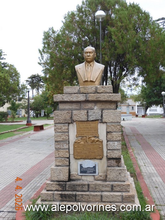 Foto: Gualeguaychú - Plaza Ramírez - Busto Esteban Piacenza - Gualeguaychu (Entre Ríos), Argentina