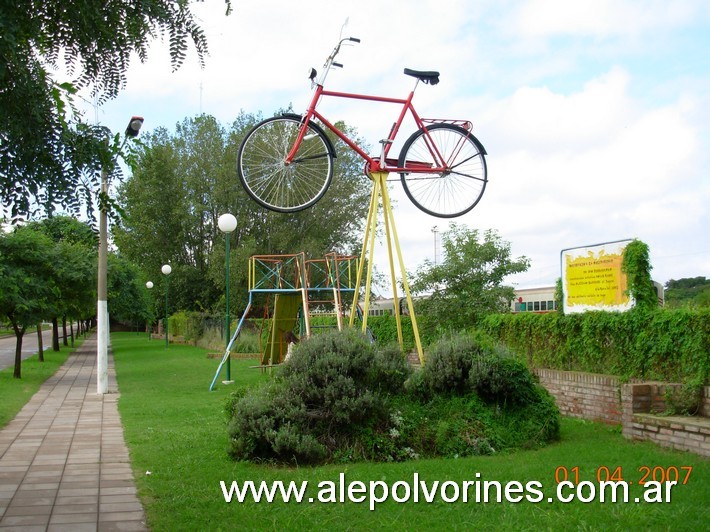 Foto: Pehuajó - Monumento a la Bicicleta - Pehuajo (Buenos Aires), Argentina